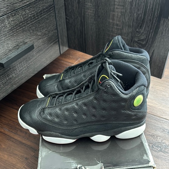 Air Jordan Men's Pre loved Retro 13 Black Varsity Red Sneakers Playoff 2011 - Picture 3 of 12